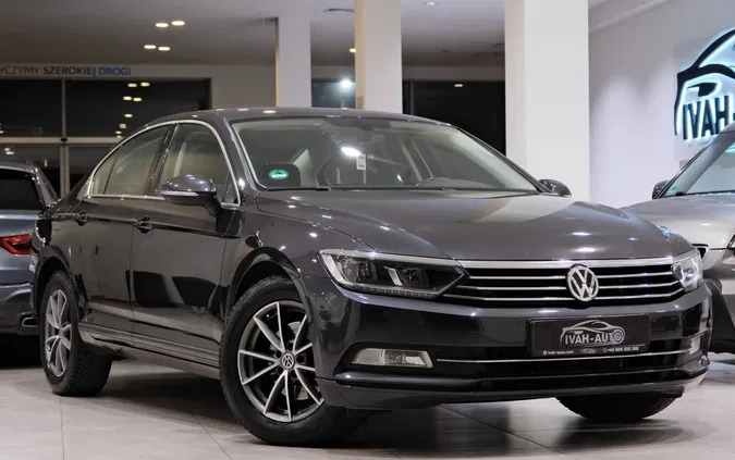 Volkswagen Passat cena 67800 przebieg: 240000, rok produkcji 2018 z Wołomin małe 704